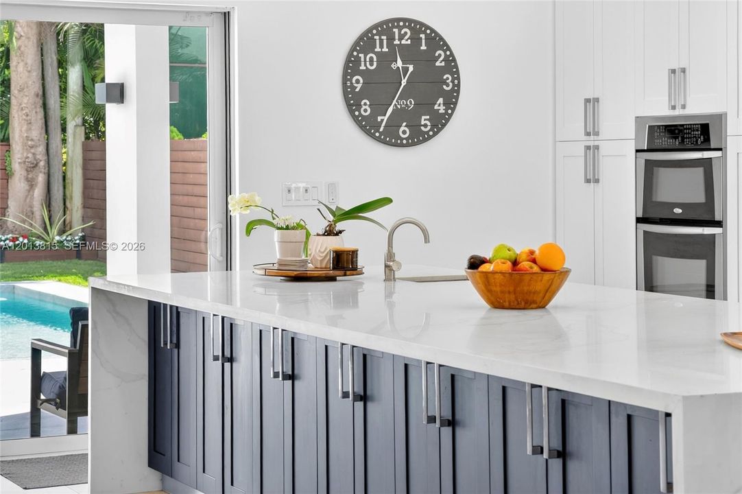 Под контрактом: $2,100,000 (4 спален, 3 ванн, 2514 Квадратных фут)