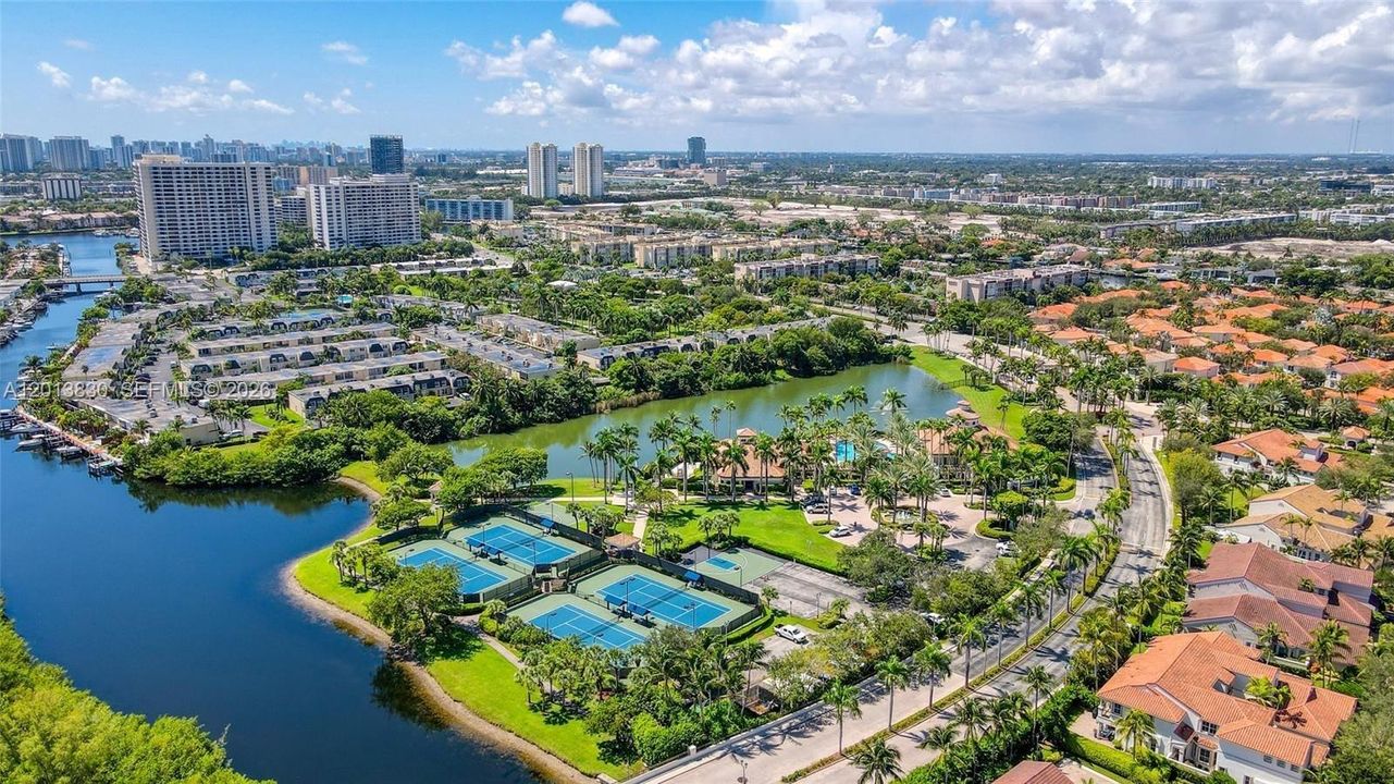 Недавно продано: $1,350,000 (3 спален, 2 ванн, 2090 Квадратных фут)