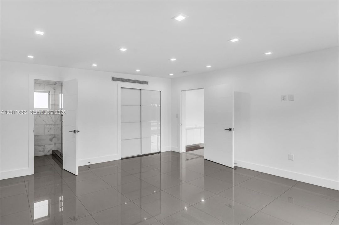 Private bedroom with side entrance and pool View