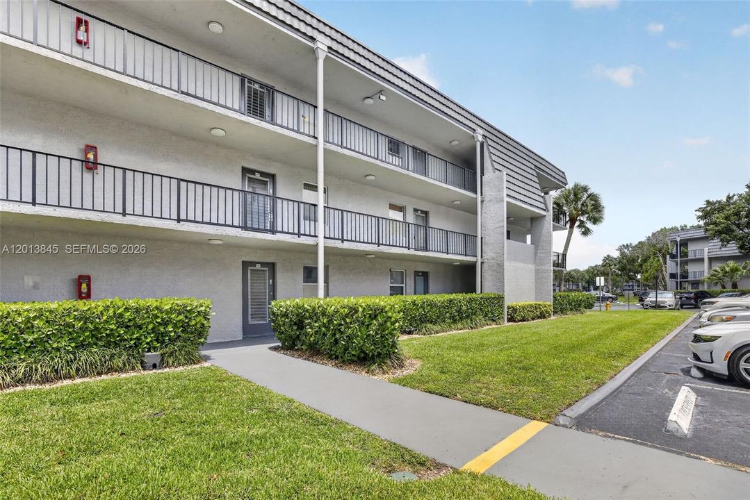 For Sale: $88,500 (1 beds, 1 baths, 700 Square Feet)