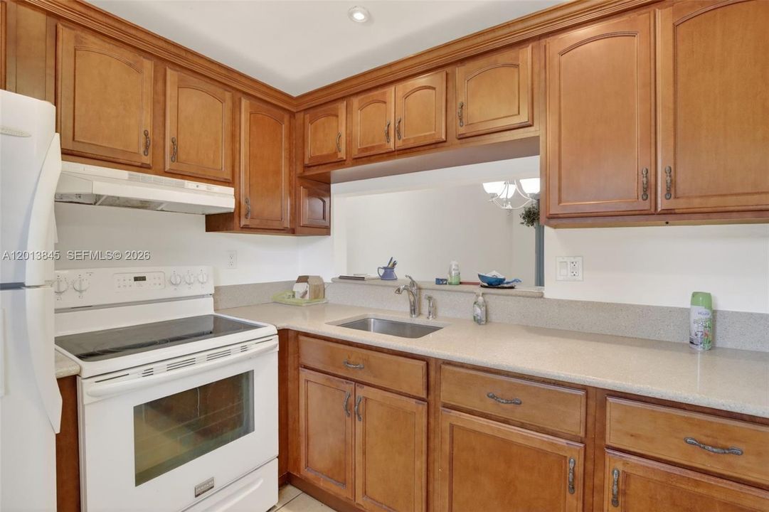 For Sale: $88,500 (1 beds, 1 baths, 700 Square Feet)