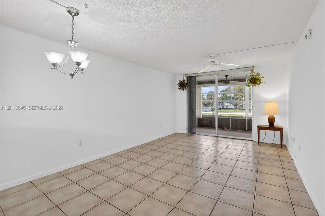 For Sale: $88,500 (1 beds, 1 baths, 700 Square Feet)