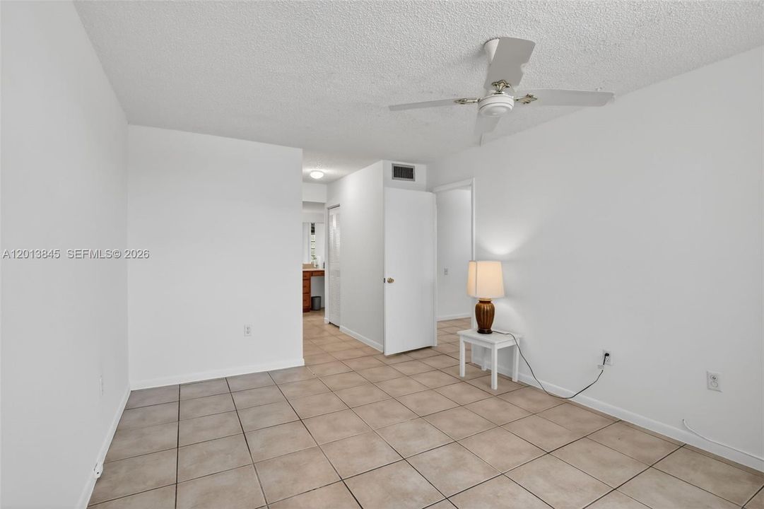 For Sale: $88,500 (1 beds, 1 baths, 700 Square Feet)
