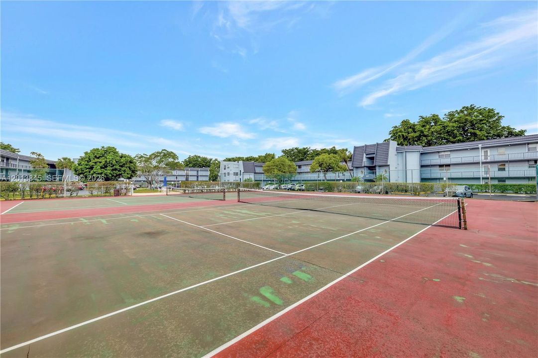 For Sale: $88,500 (1 beds, 1 baths, 700 Square Feet)