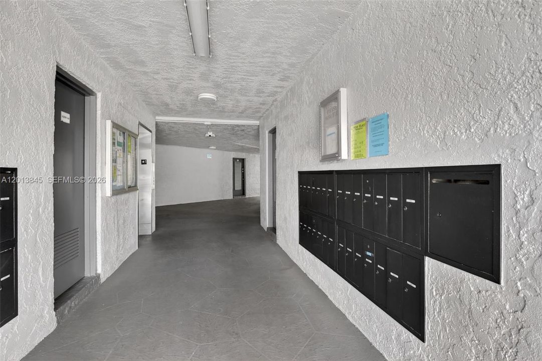 For Sale: $88,500 (1 beds, 1 baths, 700 Square Feet)