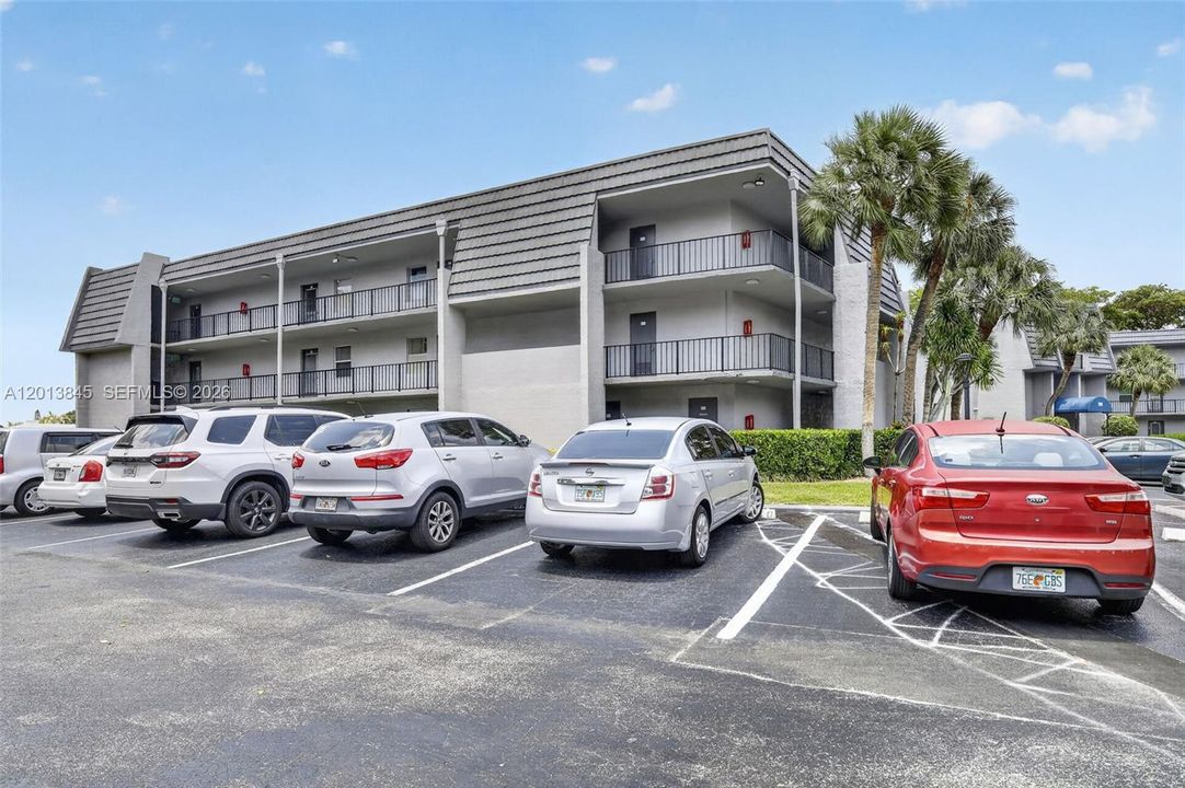 For Sale: $88,500 (1 beds, 1 baths, 700 Square Feet)