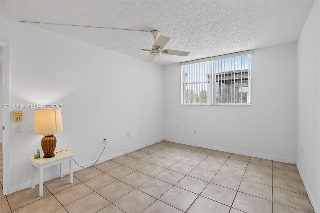For Sale: $88,500 (1 beds, 1 baths, 700 Square Feet)