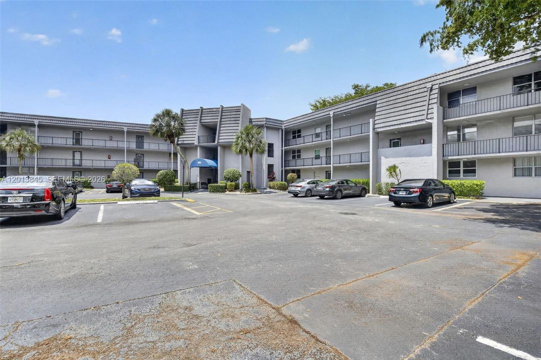For Sale: $88,500 (1 beds, 1 baths, 700 Square Feet)
