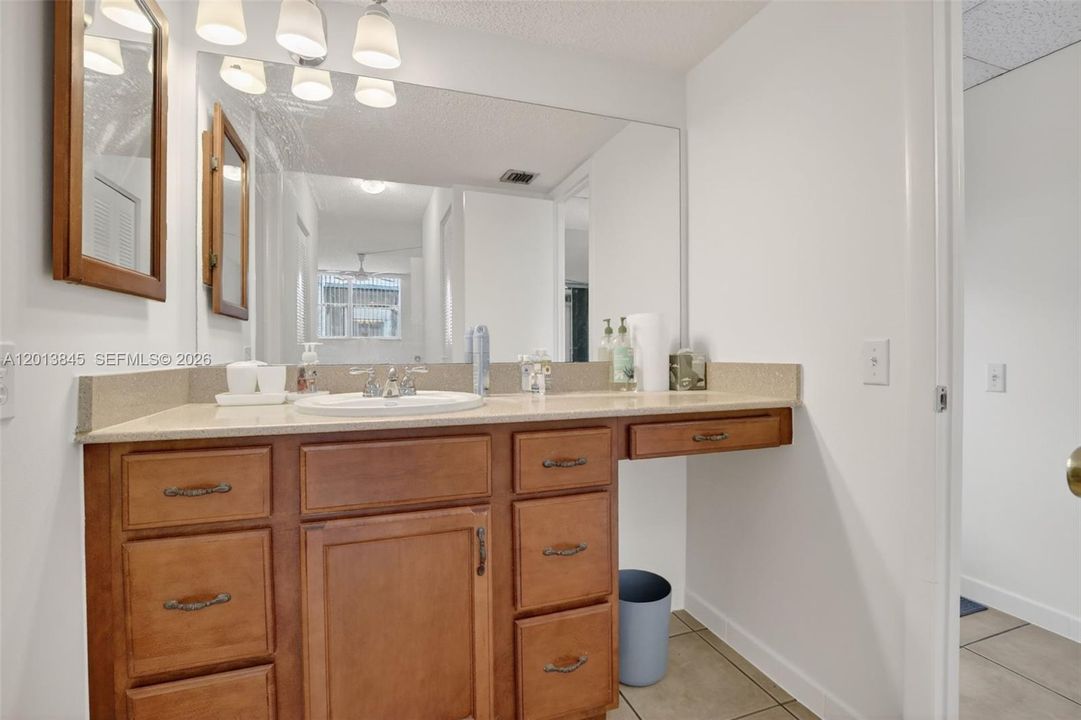 For Sale: $88,500 (1 beds, 1 baths, 700 Square Feet)
