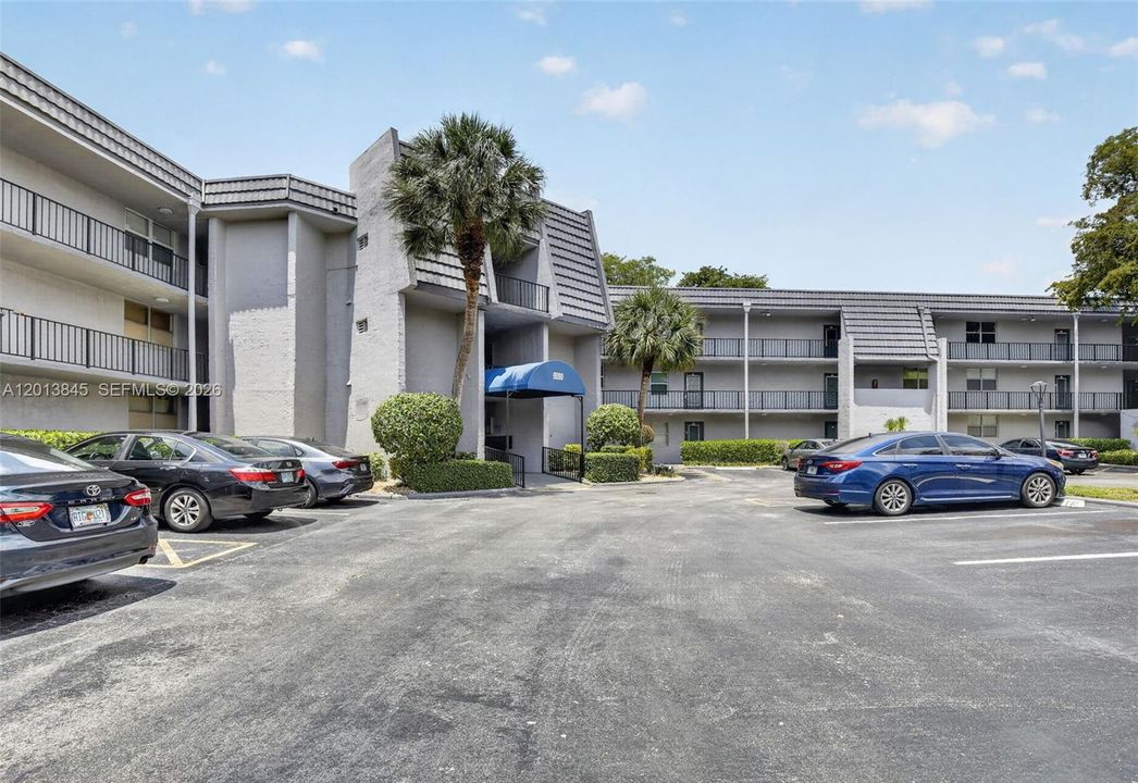 For Sale: $88,500 (1 beds, 1 baths, 700 Square Feet)