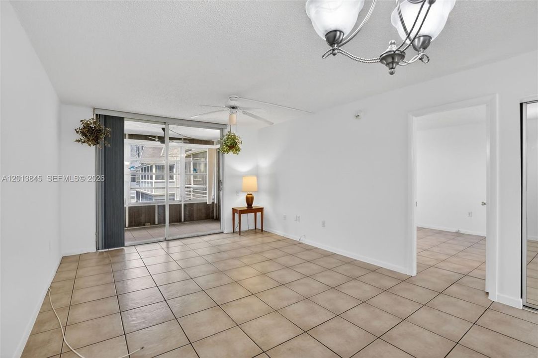 For Sale: $88,500 (1 beds, 1 baths, 700 Square Feet)