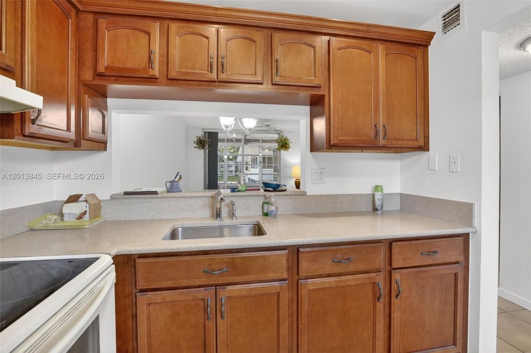 For Sale: $88,500 (1 beds, 1 baths, 700 Square Feet)