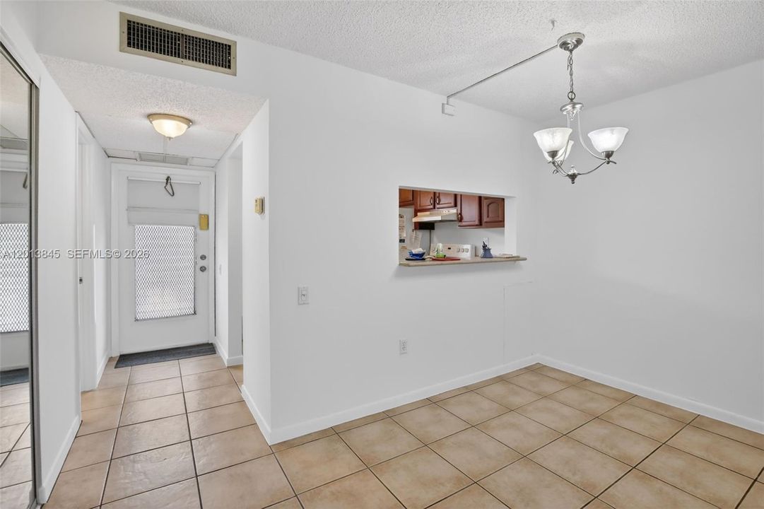 For Sale: $88,500 (1 beds, 1 baths, 700 Square Feet)
