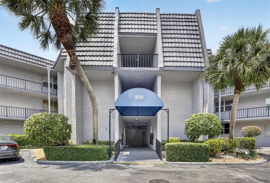 For Sale: $88,500 (1 beds, 1 baths, 700 Square Feet)