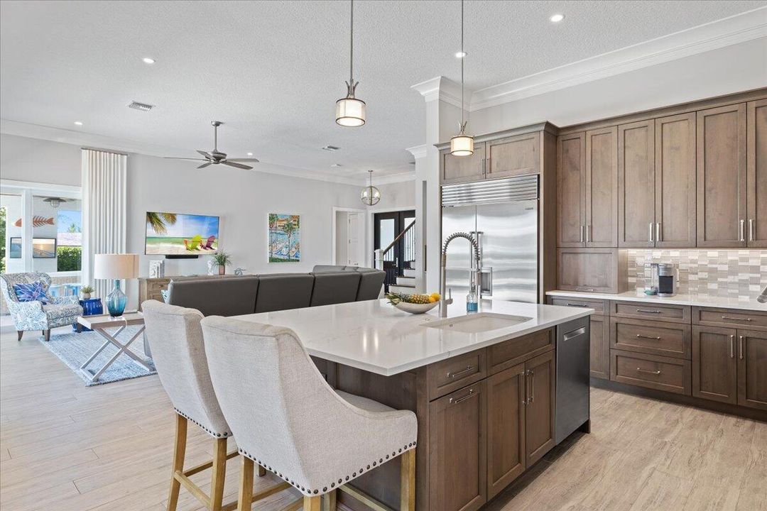 Gourmet Eat-In Kitchen