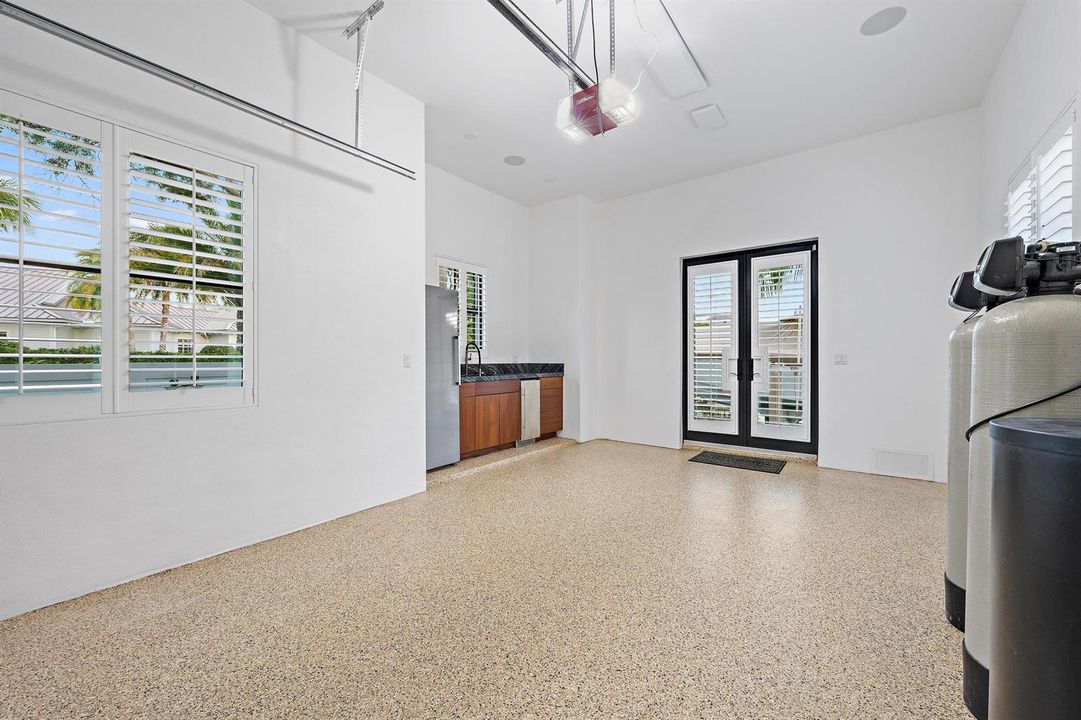 942 Pompano Dr-16