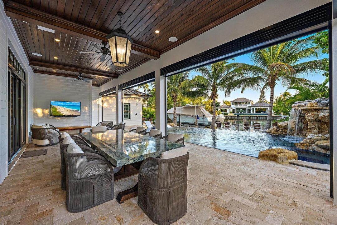 942 Pompano Dr-11