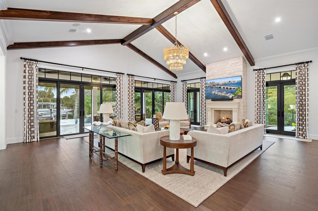 942 Pompano Dr-21