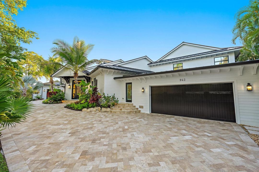 942 Pompano Dr-6