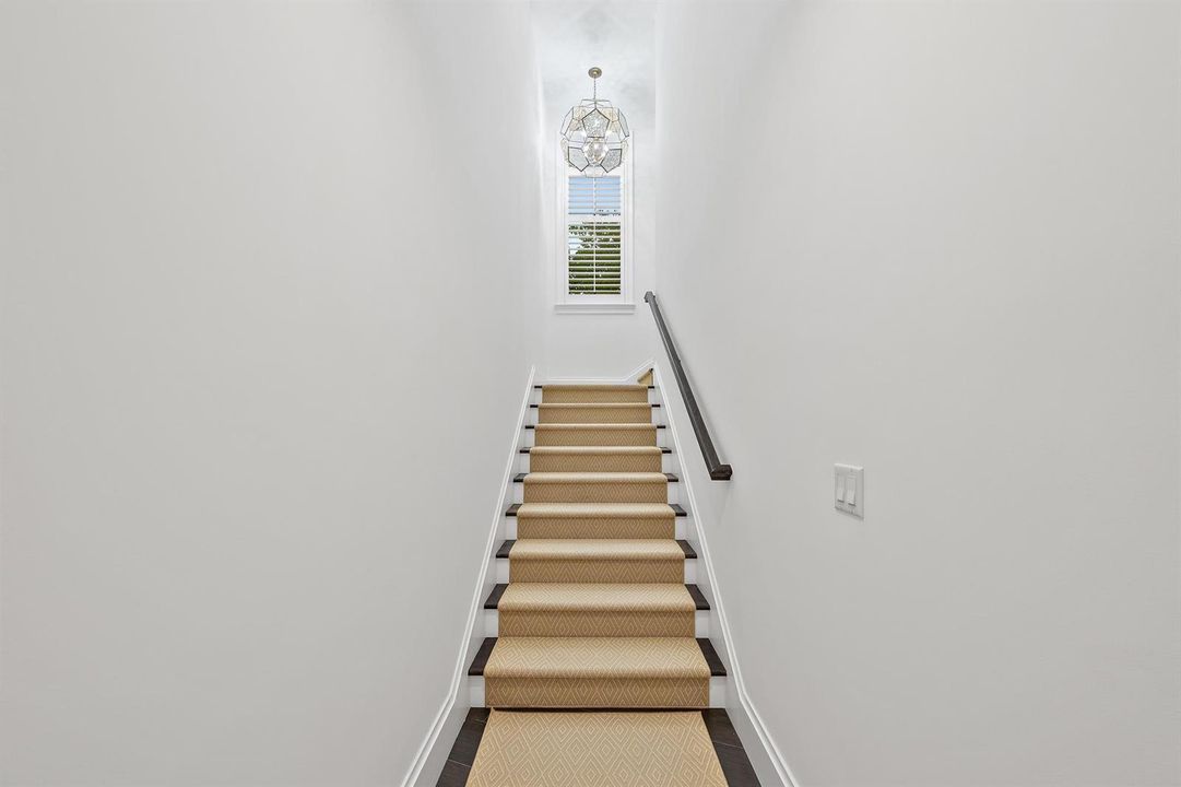 942 Pompano Dr-35