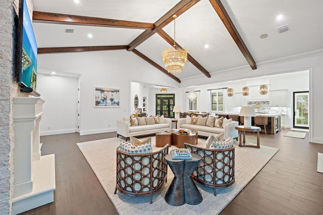 942 Pompano Dr-23