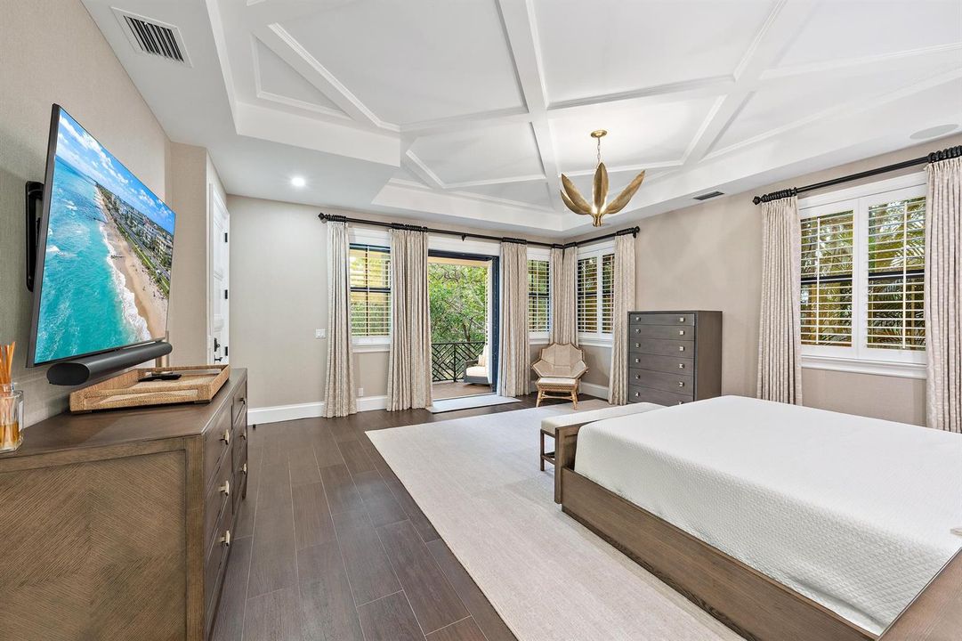 942 Pompano Dr-37