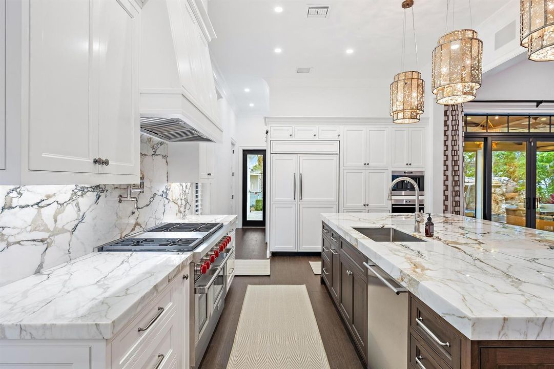 942 Pompano Dr-17