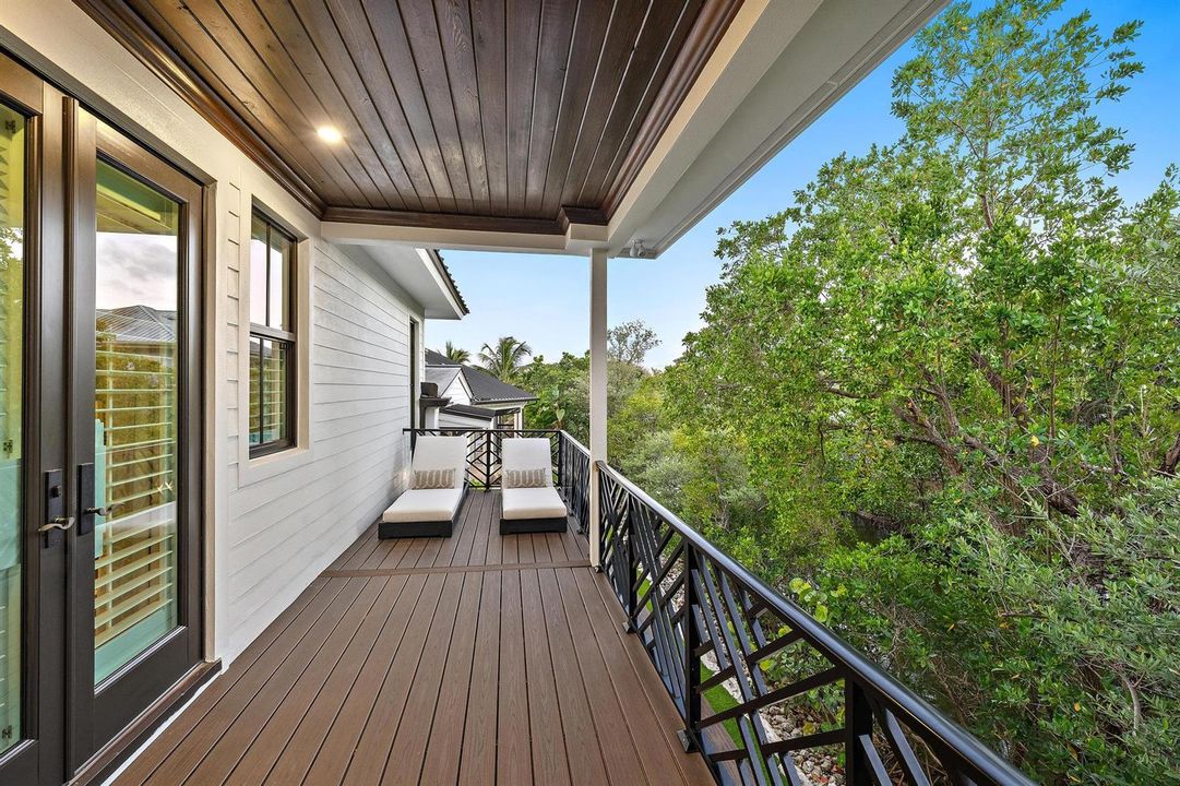 942 Pompano Dr-38
