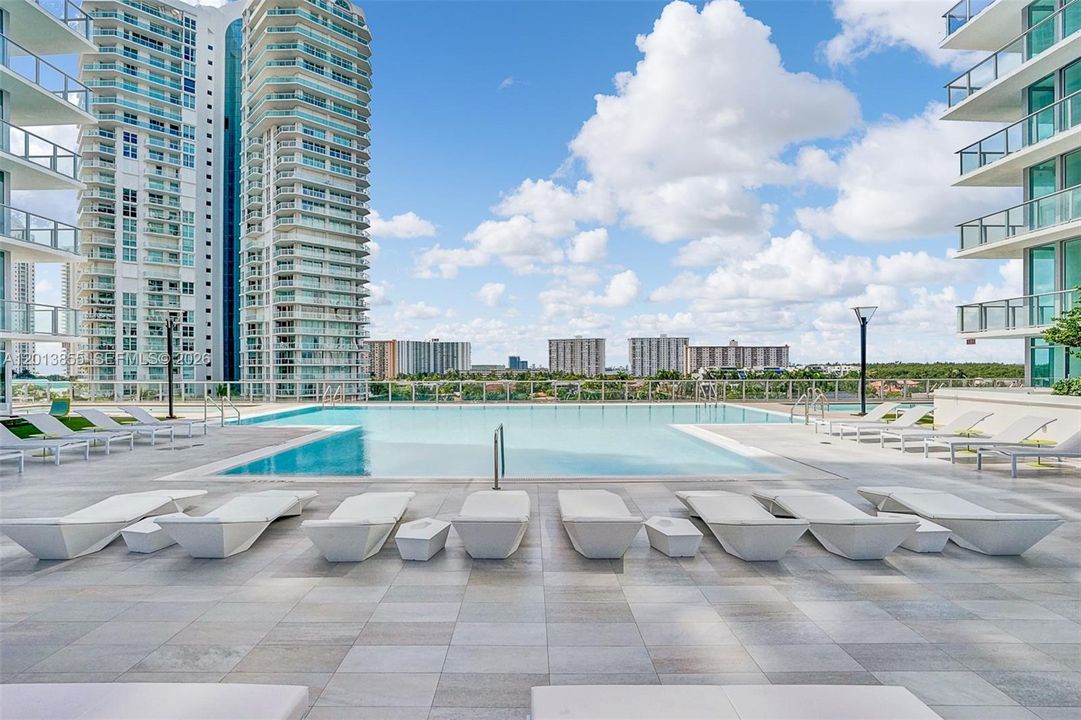 COMMON TERRITORY, POOL