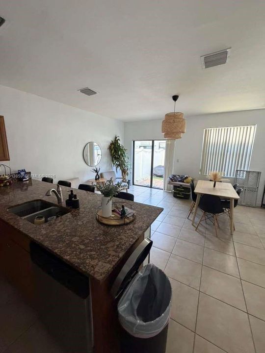 En Venta: $490,000 (3 camas, 2 baños, 1545 Pies cuadrados)