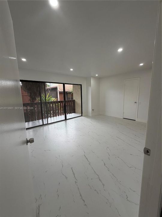На продажу: $389,000 (2 спален, 2 ванн, 1330 Квадратных фут)