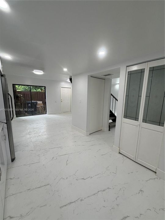На продажу: $389,000 (2 спален, 2 ванн, 1330 Квадратных фут)