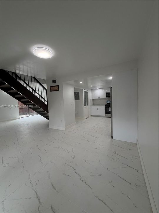 На продажу: $389,000 (2 спален, 2 ванн, 1330 Квадратных фут)