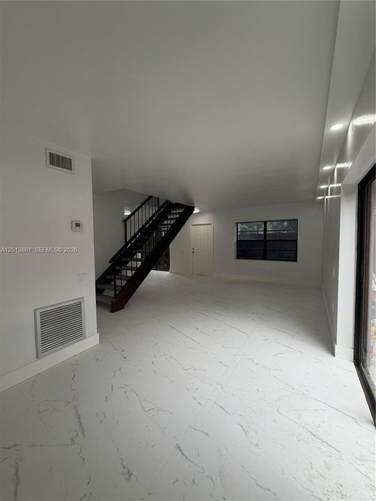 На продажу: $389,000 (2 спален, 2 ванн, 1330 Квадратных фут)