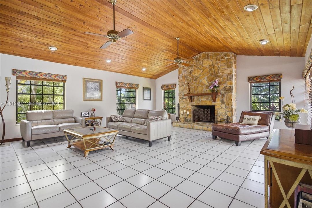 For Sale: $1,225,000 (4 beds, 3 baths, 3270 Square Feet)