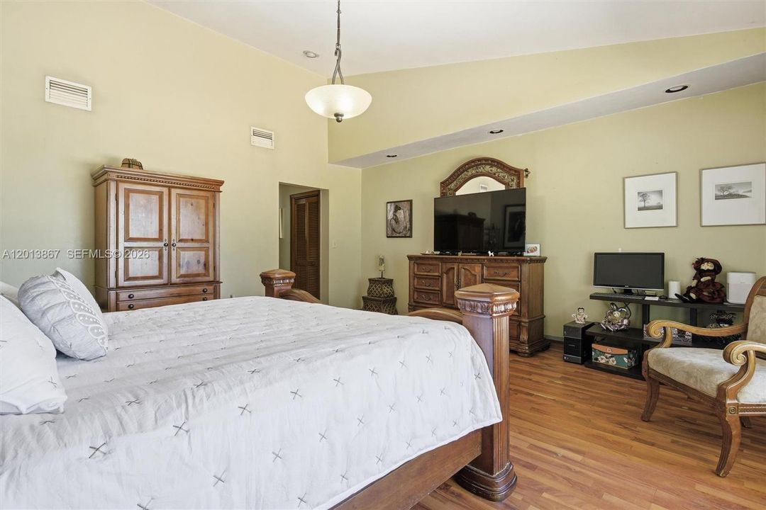 For Sale: $1,225,000 (4 beds, 3 baths, 3270 Square Feet)