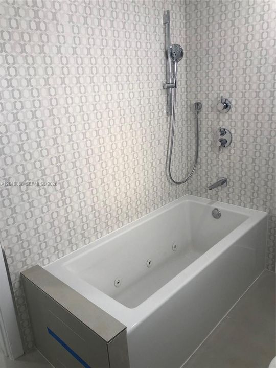 Под контрактом: $5,950 (3 спален, 2 ванн, 1569 Квадратных фут)