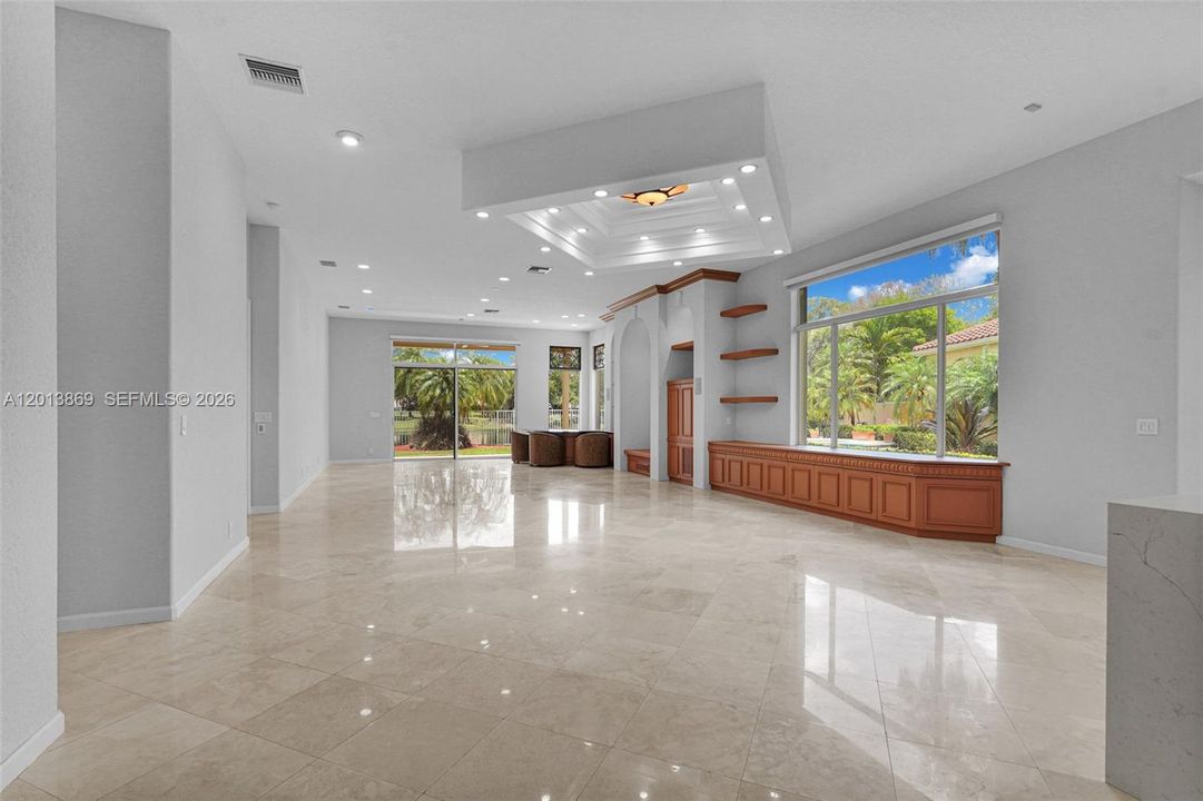 En Venta: $1,600,000 (4 camas, 3 baños, 2824 Pies cuadrados)