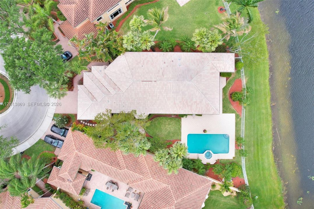 En Venta: $1,600,000 (4 camas, 3 baños, 2824 Pies cuadrados)