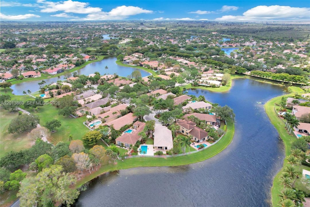En Venta: $1,600,000 (4 camas, 3 baños, 2824 Pies cuadrados)