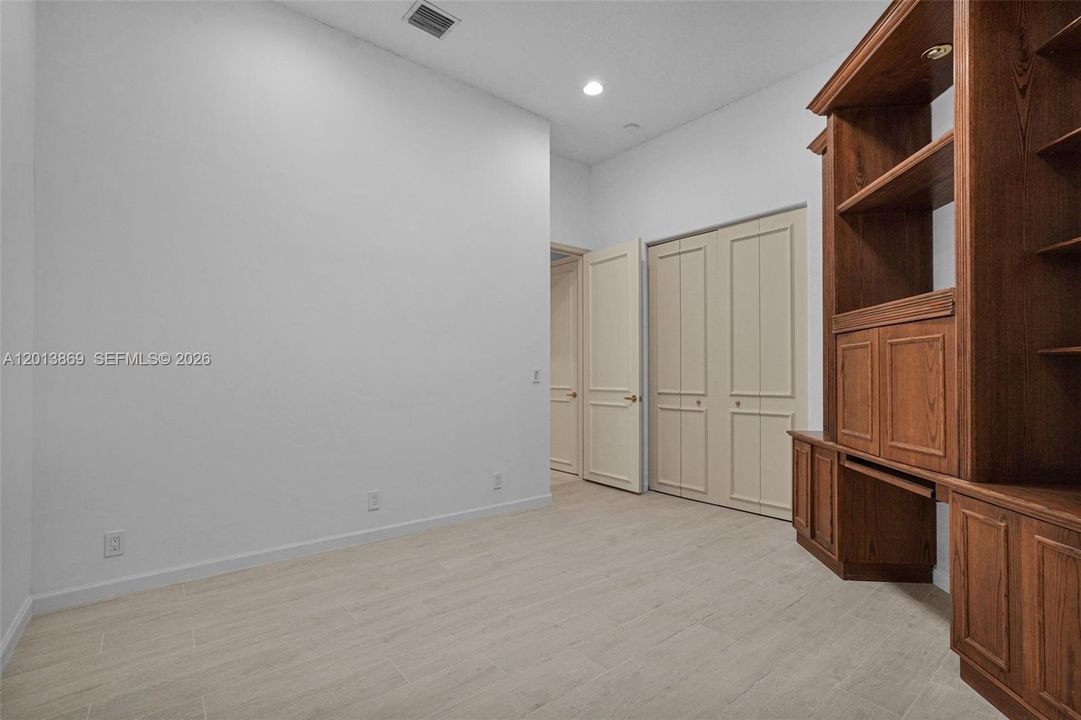 En Venta: $1,600,000 (4 camas, 3 baños, 2824 Pies cuadrados)