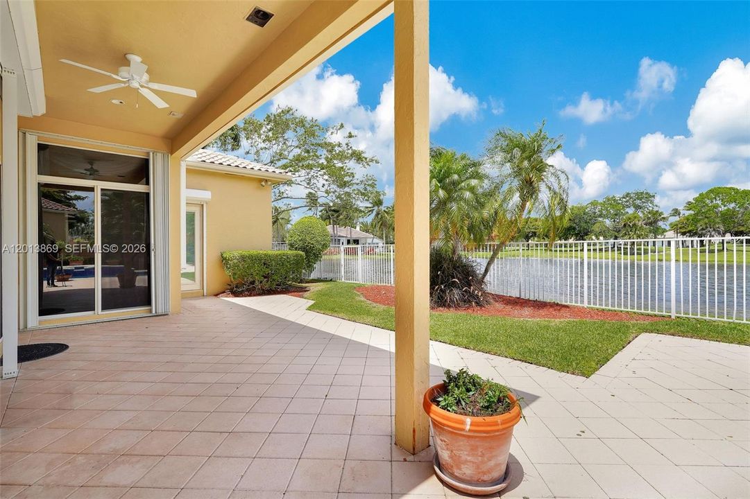 En Venta: $1,600,000 (4 camas, 3 baños, 2824 Pies cuadrados)