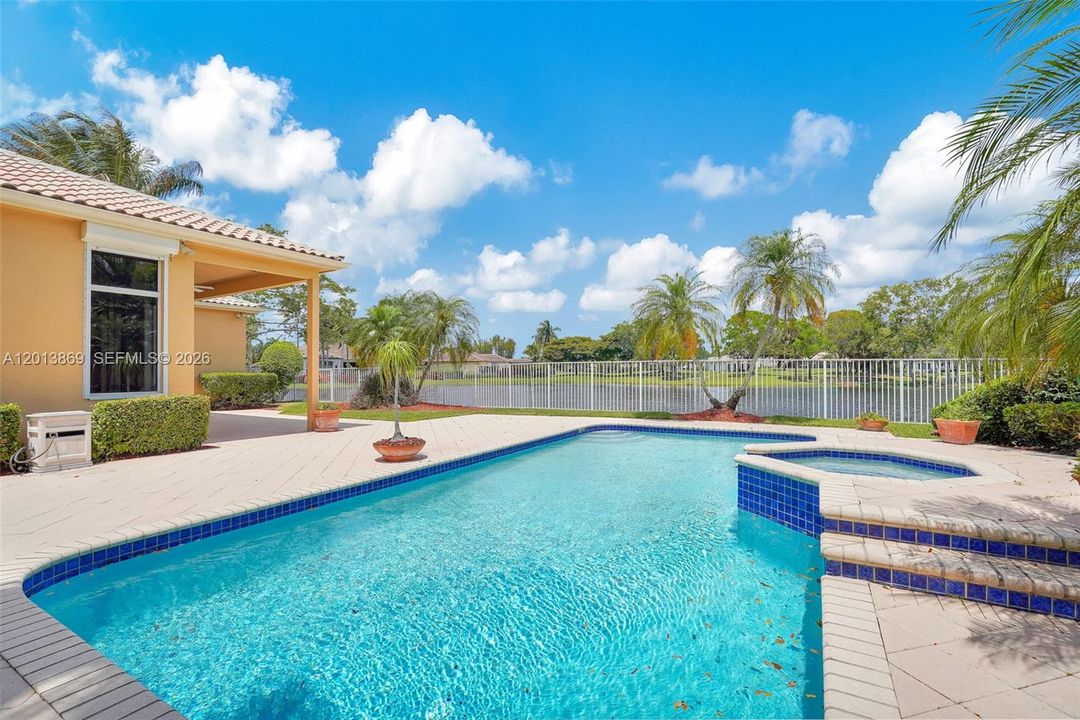 En Venta: $1,600,000 (4 camas, 3 baños, 2824 Pies cuadrados)