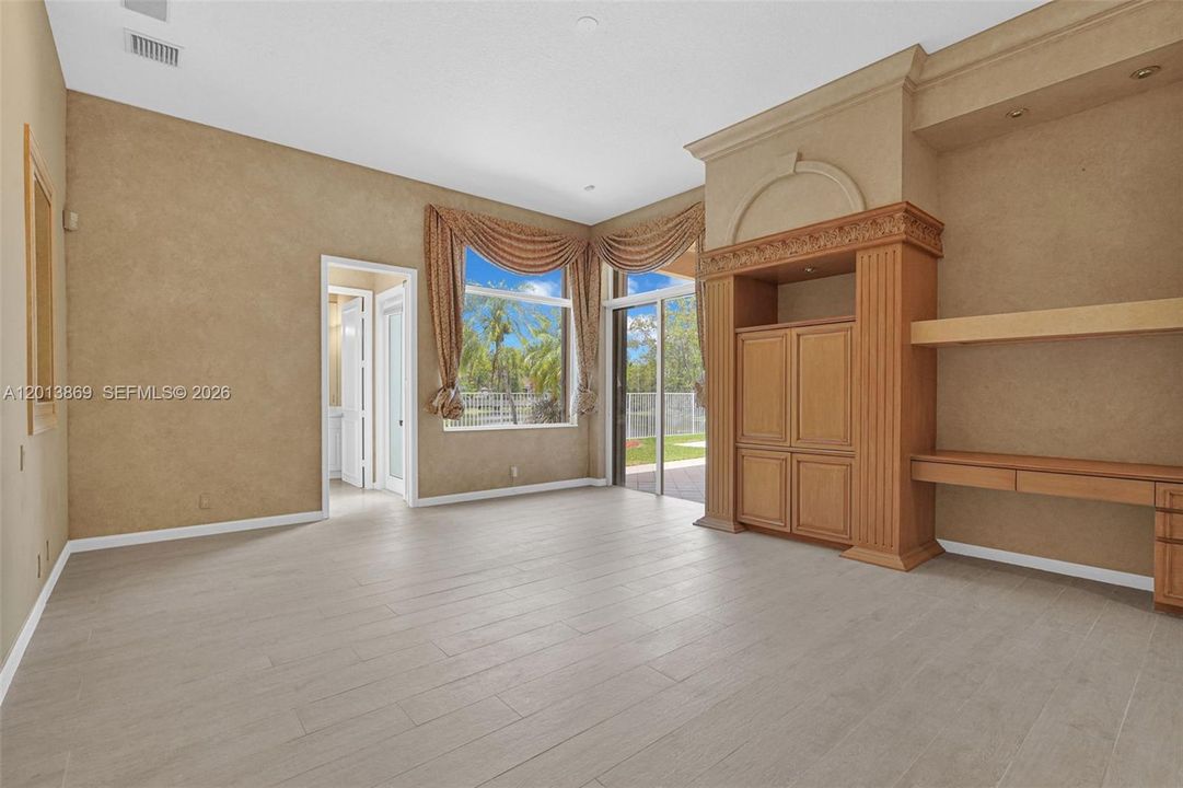 En Venta: $1,600,000 (4 camas, 3 baños, 2824 Pies cuadrados)