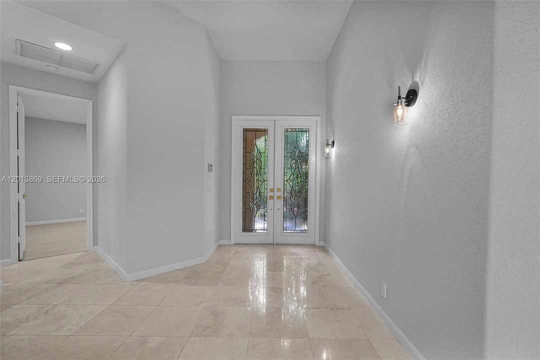 En Venta: $1,600,000 (4 camas, 3 baños, 2824 Pies cuadrados)