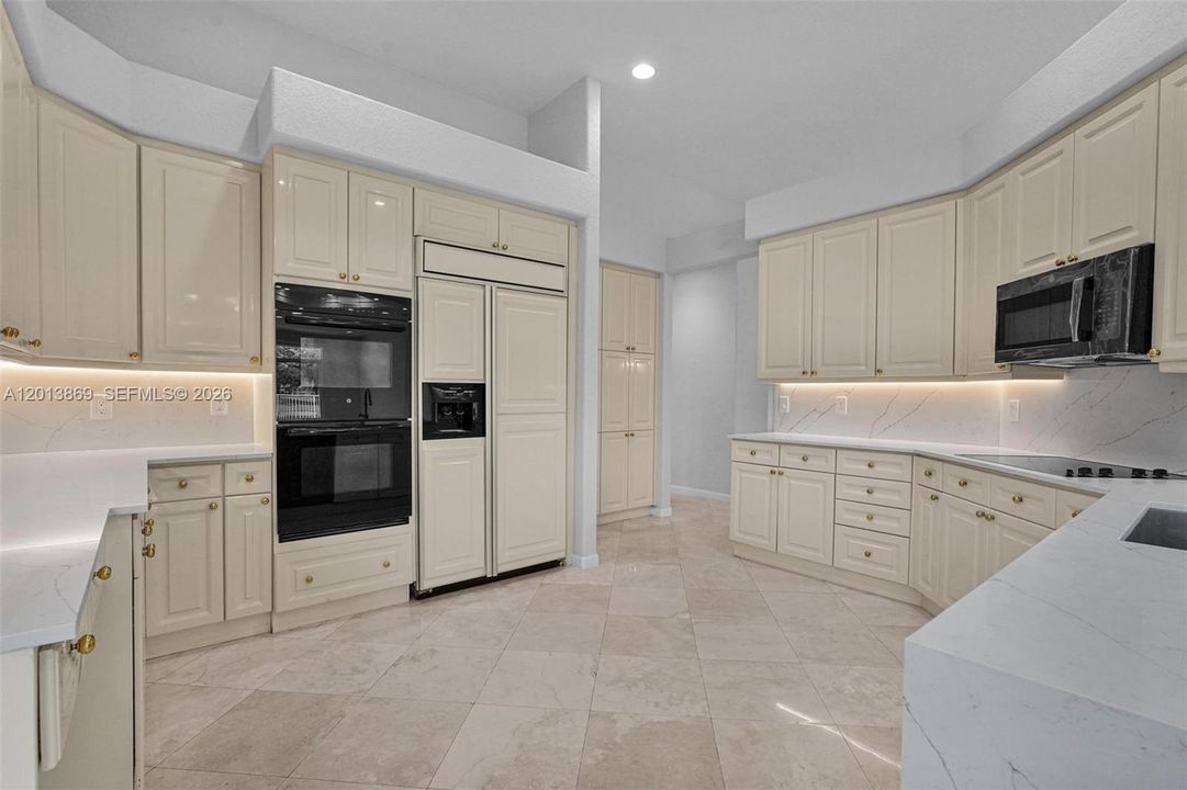 En Venta: $1,600,000 (4 camas, 3 baños, 2824 Pies cuadrados)