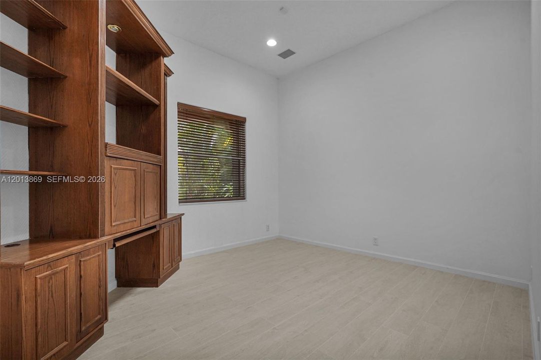 En Venta: $1,600,000 (4 camas, 3 baños, 2824 Pies cuadrados)