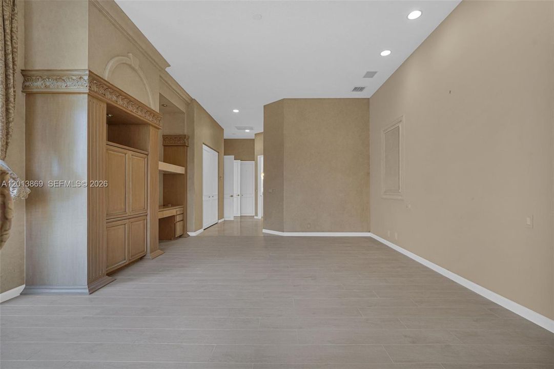 En Venta: $1,600,000 (4 camas, 3 baños, 2824 Pies cuadrados)
