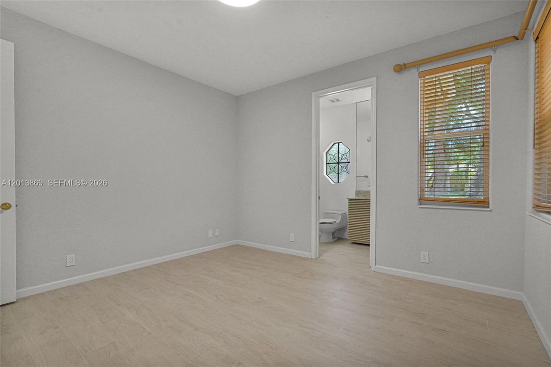 En Venta: $1,600,000 (4 camas, 3 baños, 2824 Pies cuadrados)