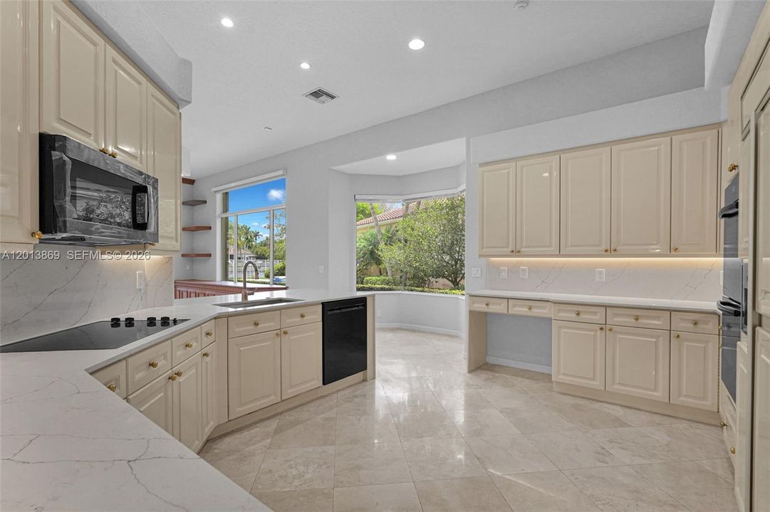 En Venta: $1,600,000 (4 camas, 3 baños, 2824 Pies cuadrados)